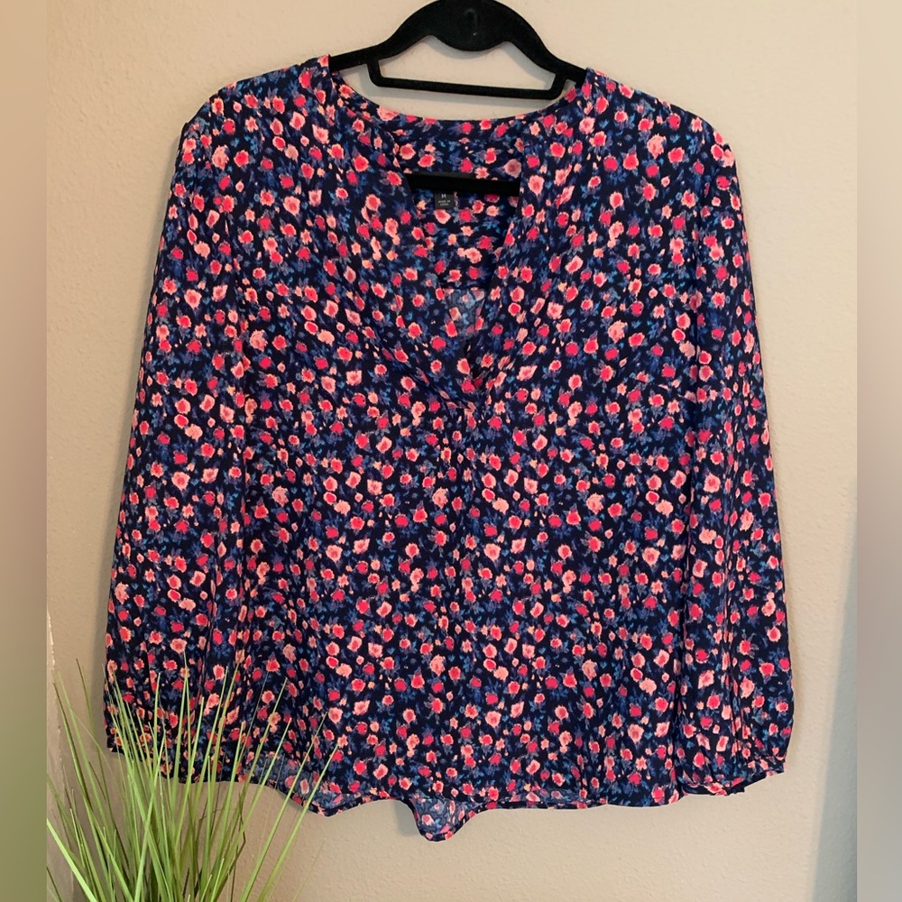 J.Crew floral blouse. V-neck. Size M.